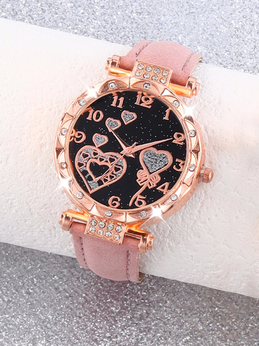 Women's quartz watch and heart-shaped bracelet set, suitable for daily wear, Valentine's Day gift, does not include the box