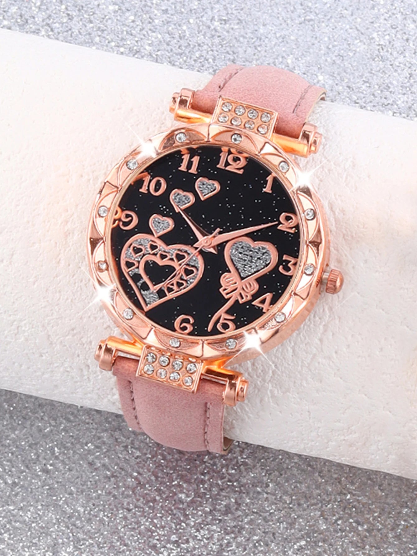 Women's quartz watch and heart-shaped bracelet set, suitable for daily wear, Valentine's Day gift, does not include the box