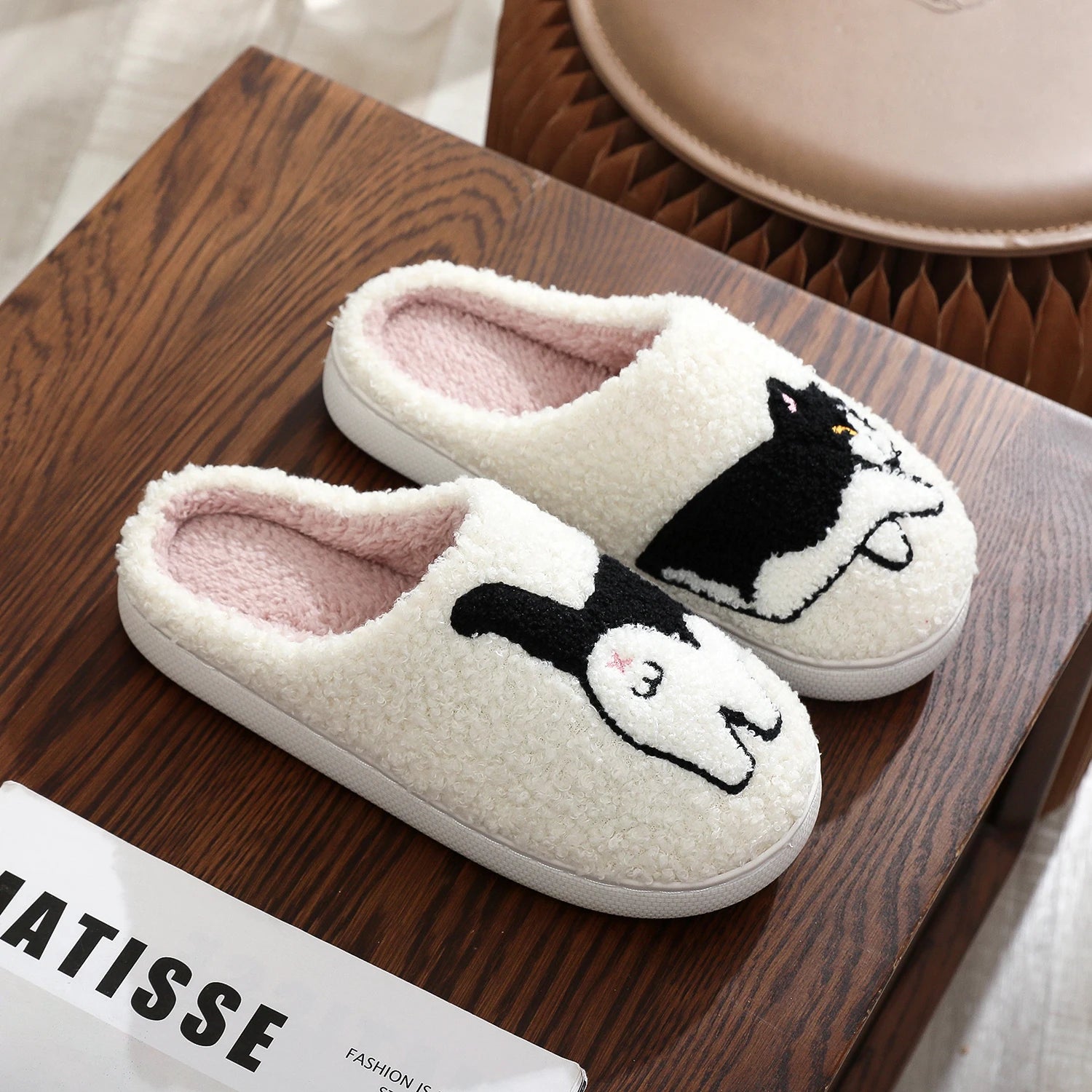 Cow Cat Pet Pattern Embroidered Plush Home Thick-Soled Comfortable Woolen Cotton Slippers Cute Warm Non-Slip Indoor Slippers Pet Mother Gift Cat Lovers Men and Women Can Wear